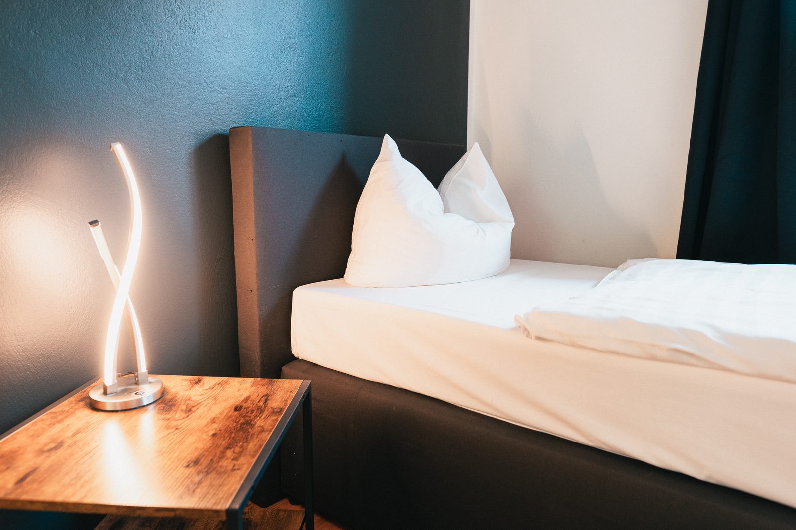 Dreibettzimmer Schreibtisch